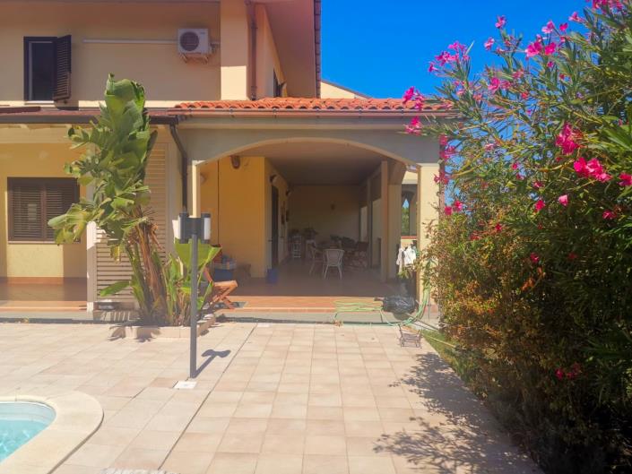 Image No.2-4 Bed House/Villa for sale