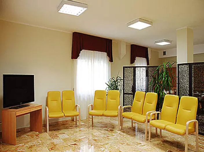 Image No.14-14 Bed Commercial for sale