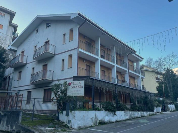 Image No.7-14 Bed Commercial for sale