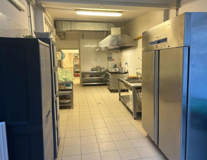 Image No.20-14 Bed Commercial for sale