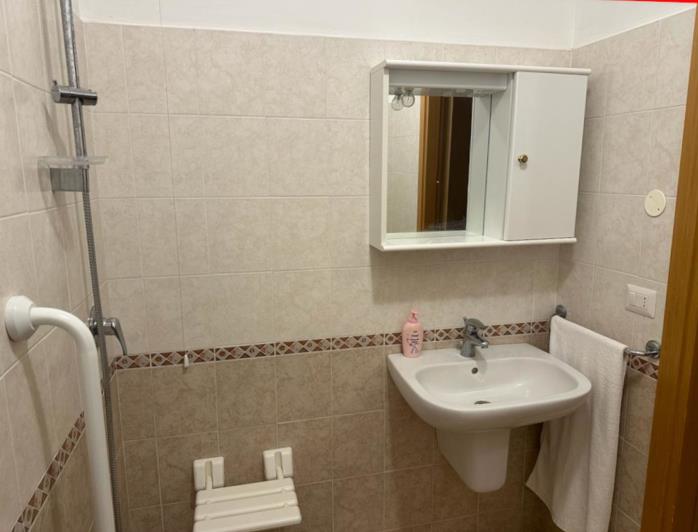 Image No.22-14 Bed Commercial for sale