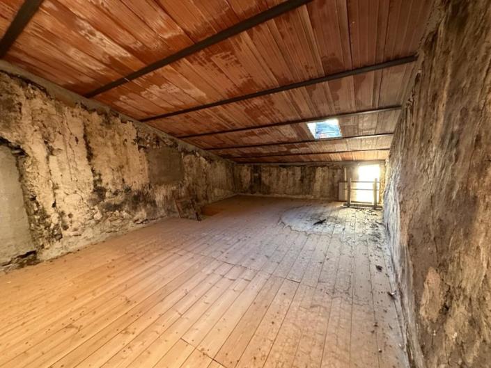 Image No.10-1 Bed House for sale