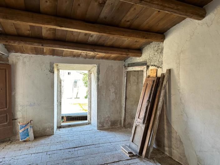 Image No.30-2 Bed Property for sale