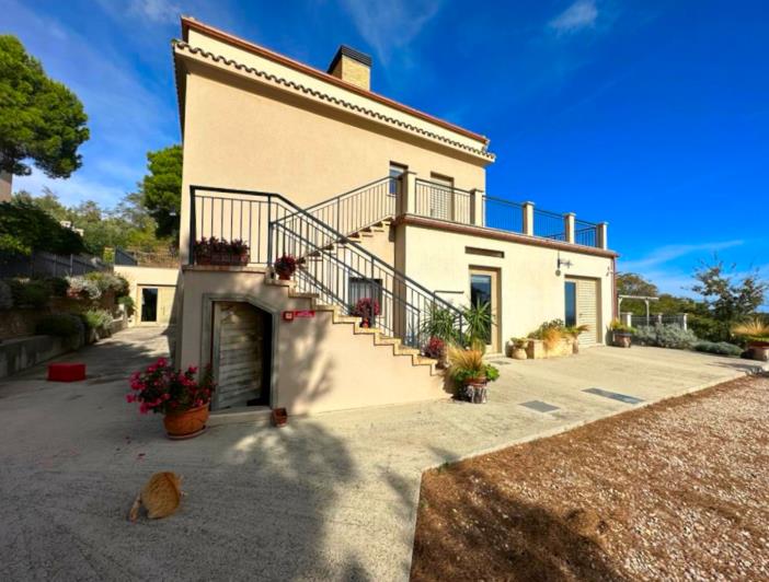 Image No.1-Villa / Détaché de 4 chambres à vendre à Atri