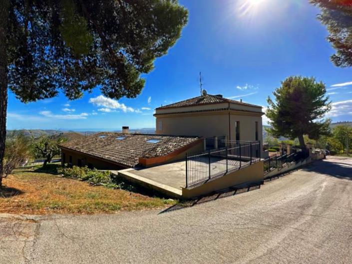 Image No.12-4 Bed Villa / Detached for sale