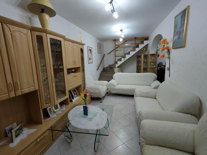 Image No.11-2 Bed House for sale