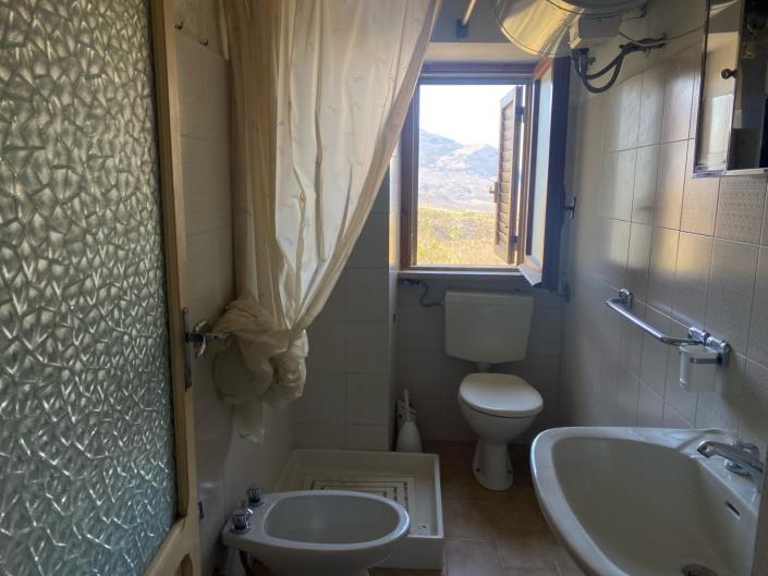 Image No.13-2 Bed House for sale