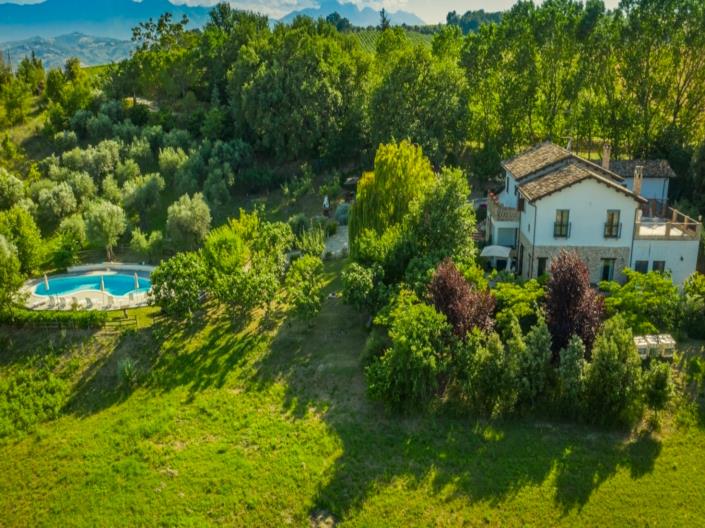 Image No.4-10 Bed Farmhouse for sale