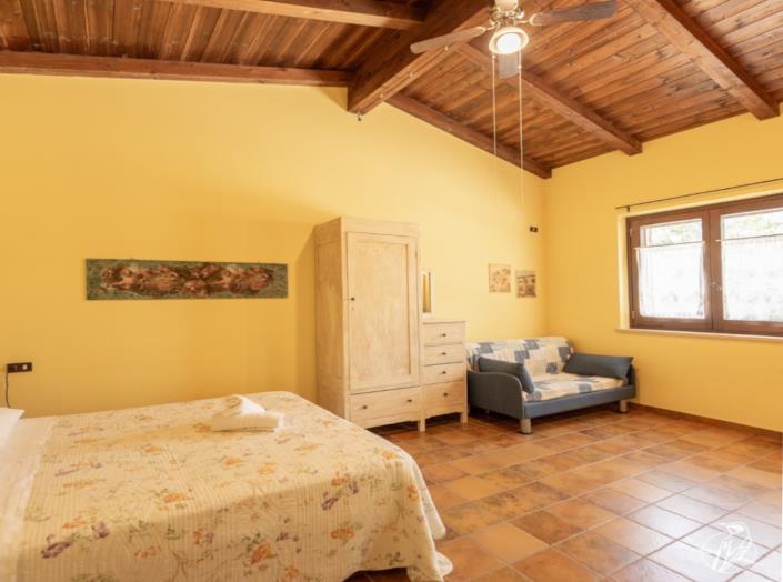 Image No.22-10 Bed Farmhouse for sale