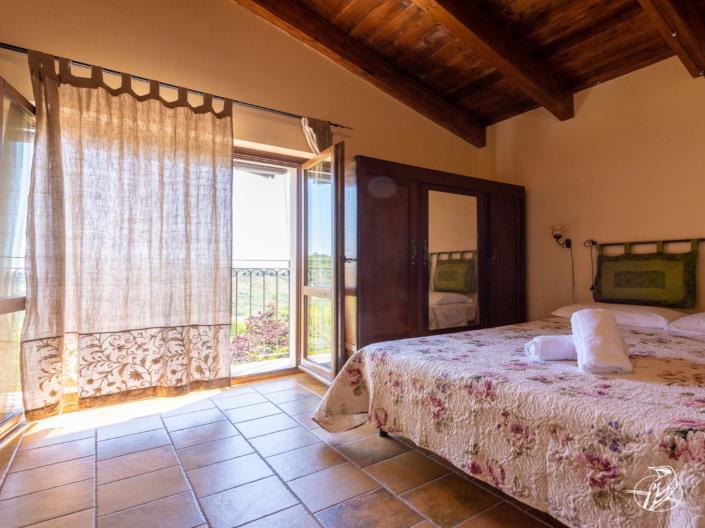 Image No.26-10 Bed Farmhouse for sale