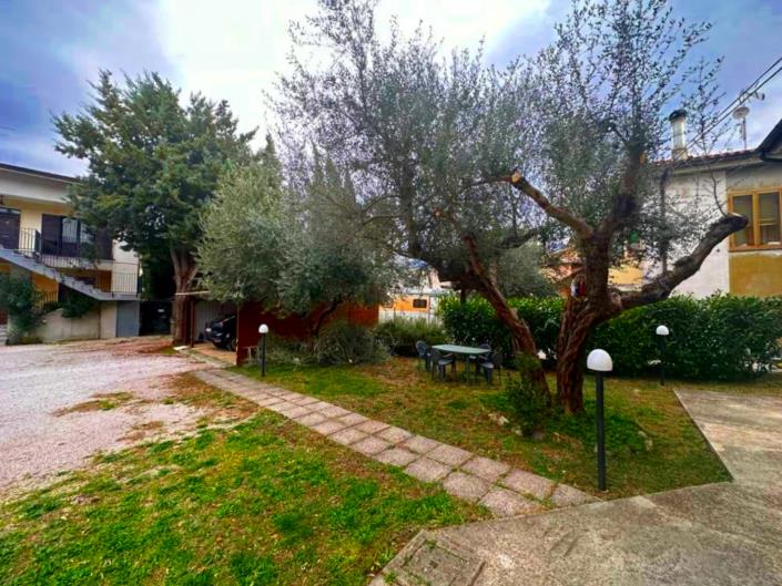 Image No.2-Jumelé de 5 chambres à vendre à Torre de'Passeri