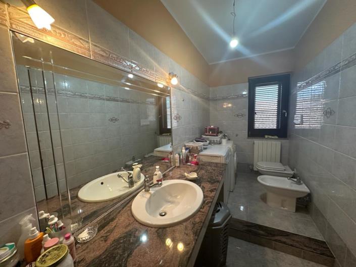 Image No.14-Jumelé de 5 chambres à vendre à Torre de'Passeri