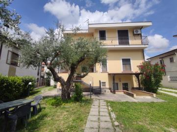 Jumelé de 5 chambres à vendre à Torre de'Passeri