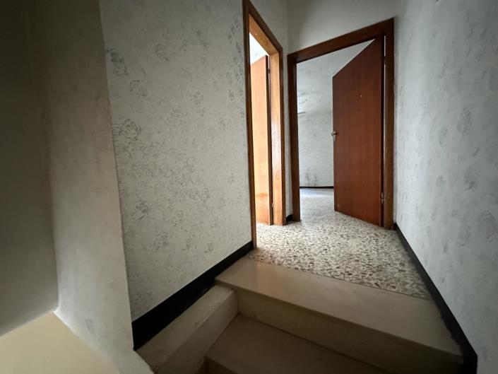 Image No.19-2 Bed Townhouse for sale