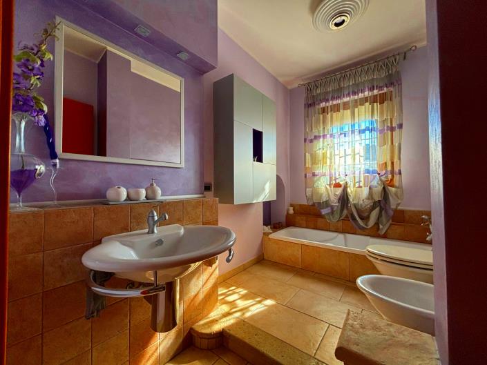 Image No.12-6 Bed House/Villa for sale