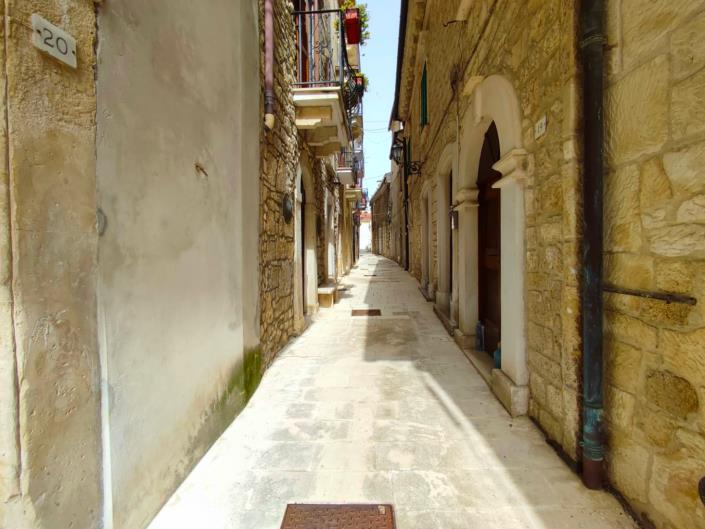 Image No.2-1 Bed Property for sale