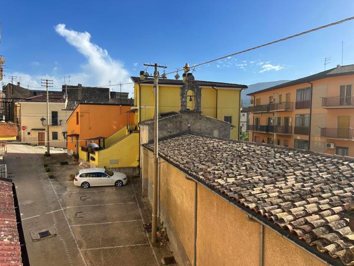 Image No.2-4 Bed Property for sale