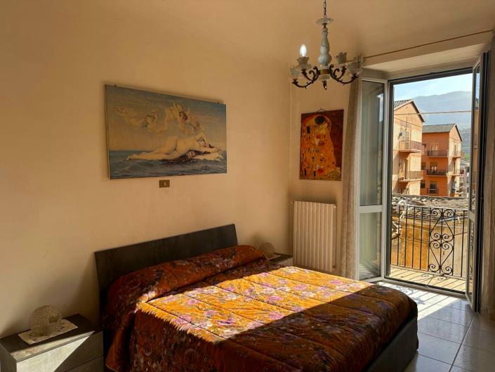 Image No.26-4 Bed Property for sale