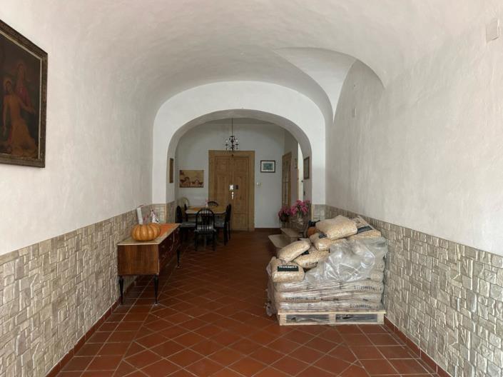 Image No.4-4 Bed Property for sale