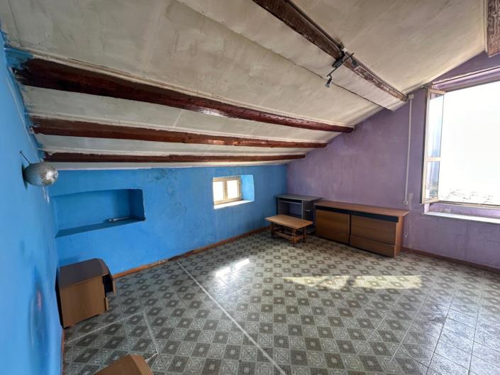 Image No.17-2 Bed Property for sale