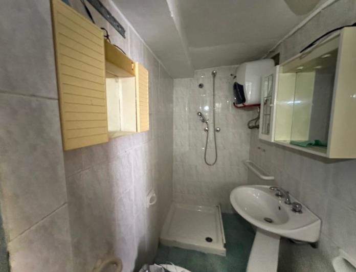 Image No.21-2 Bed Property for sale