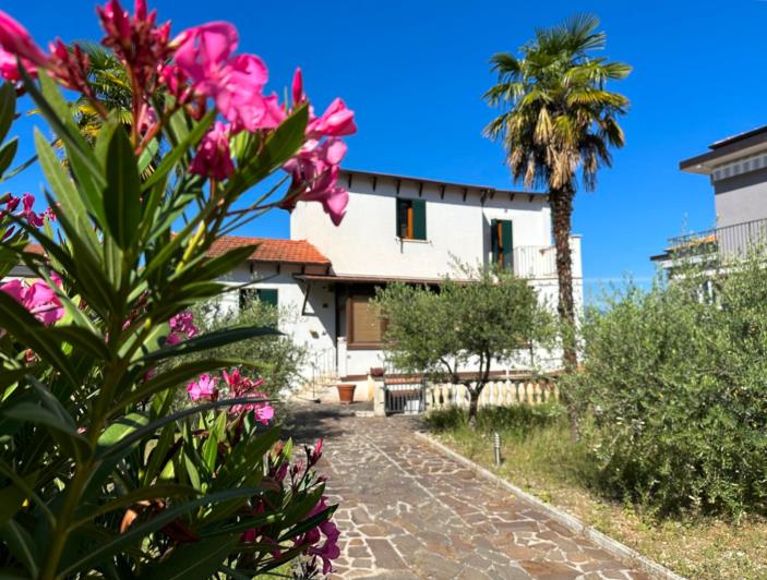 6 Bedrooms villa / detached for sale in Sulmona medieval village of