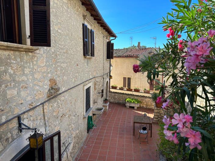 Image No.1-3 Bed House for sale