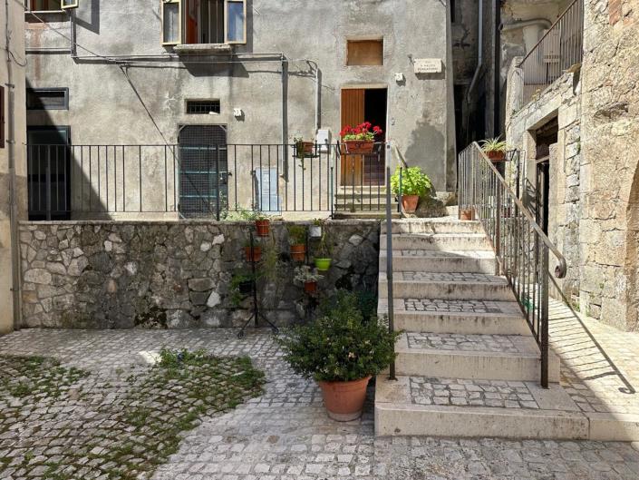 Image No.5-2 Bed Property for sale