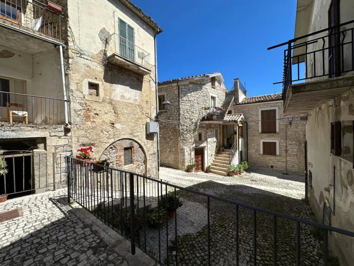 Image No.6-2 Bed Property for sale