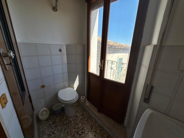 Image No.19-2 Bed Property for sale