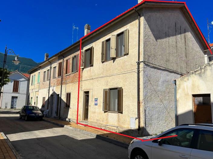 Image No.2-Maison de ville de 3 chambres à vendre à Salle