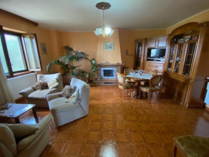 Image No.6-3 Bed Property for sale