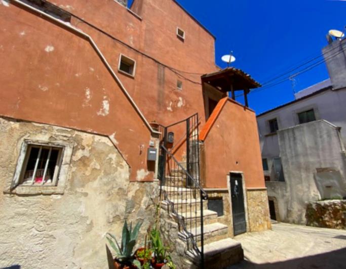 Image No.3-2 Bed Property for sale