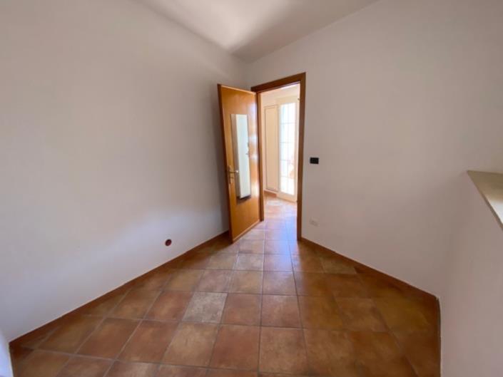 Image No.11-2 Bed Property for sale