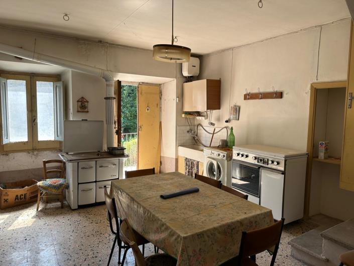 Image No.8-2 Bed House for sale