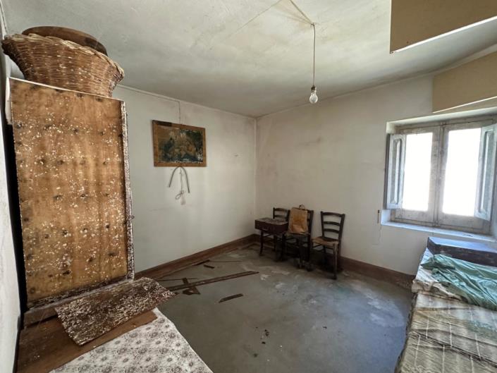 Image No.21-2 Bed House for sale