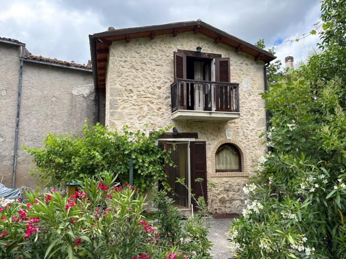 Image No.1-2 Bed House for sale