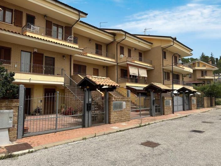 Image No.4-Villa / Détaché de 4 chambres à vendre à Atri