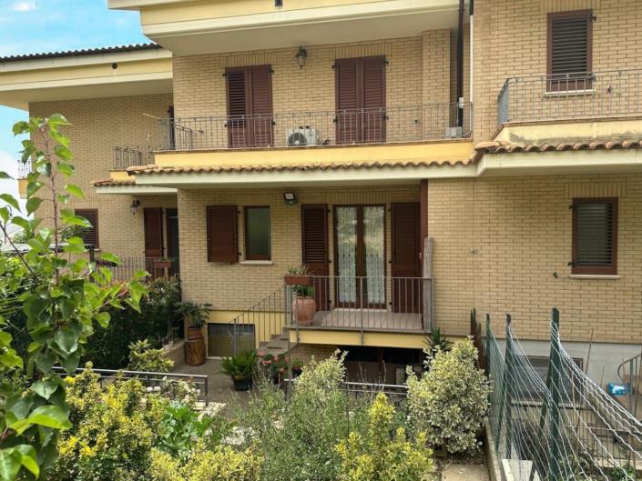 Image No.5-Villa / Détaché de 4 chambres à vendre à Atri