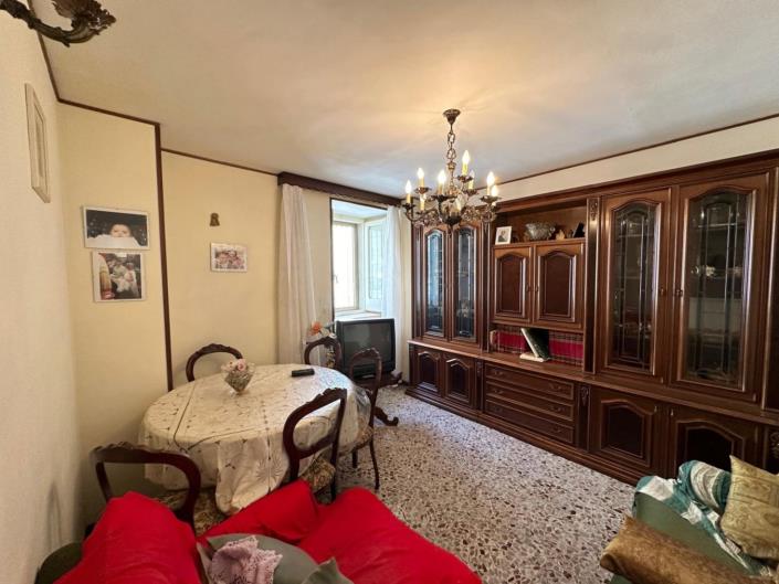 Image No.5-2 Bed House for sale