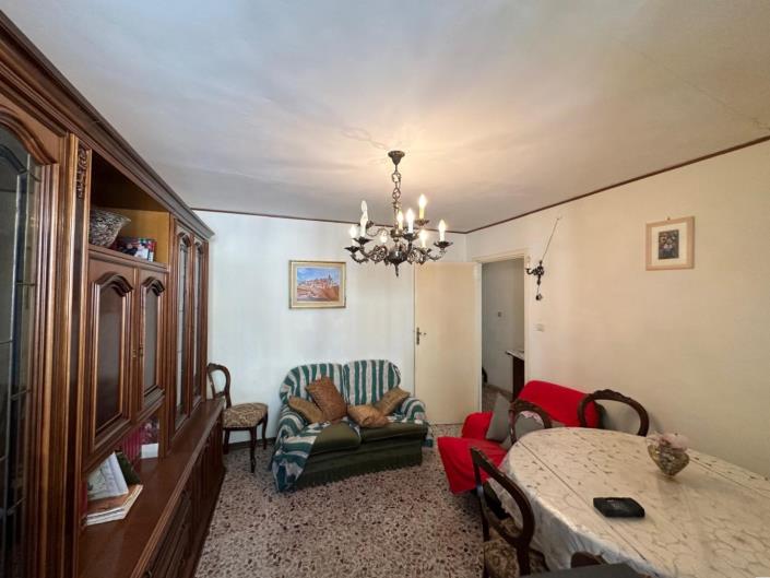 Image No.6-2 Bed House for sale