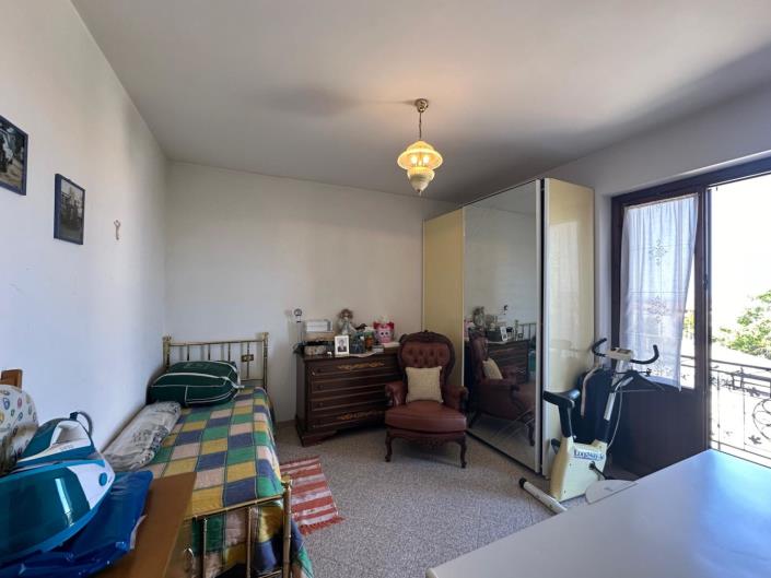 Image No.16-2 Bed Property for sale