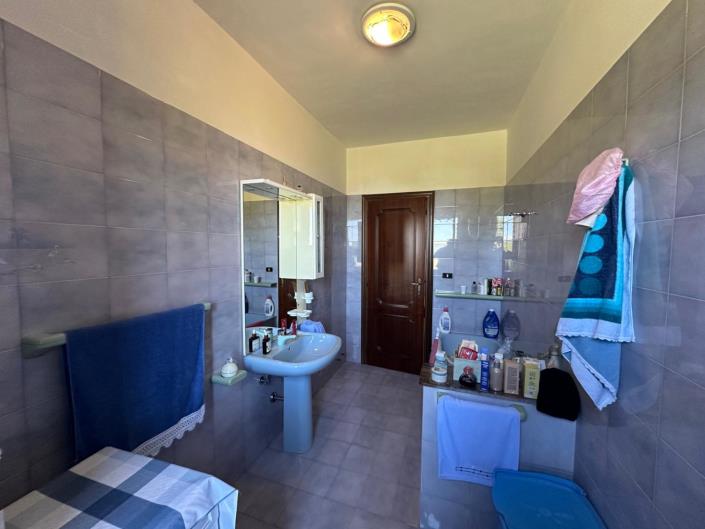 Image No.17-2 Bed Property for sale