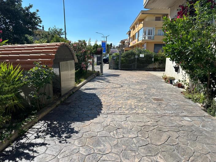 Image No.33-2 Bed Property for sale