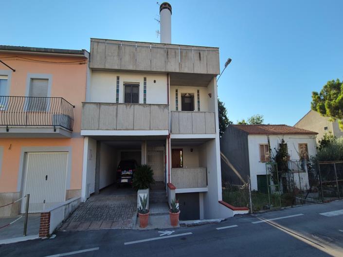Image No.1-5 Bed House for sale