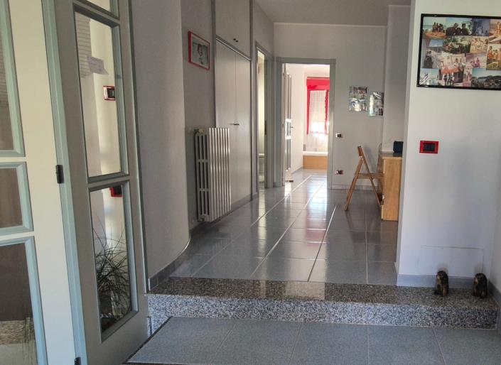 Image No.8-5 Bed House for sale