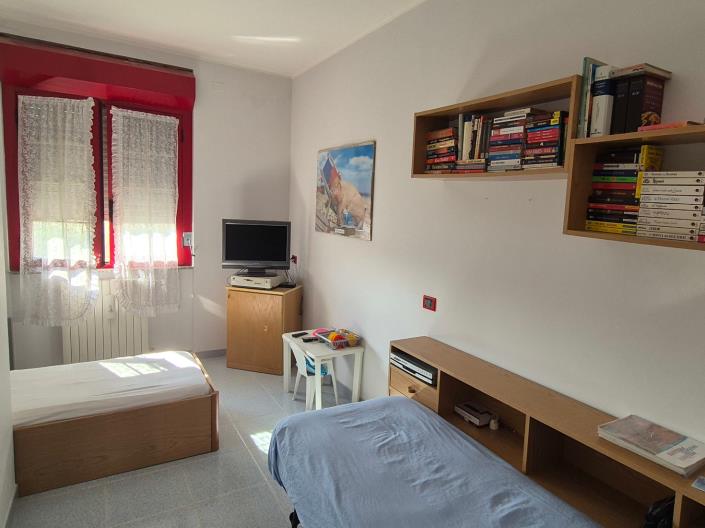 Image No.17-5 Bed House for sale