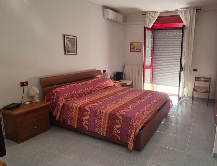 Image No.19-5 Bed House for sale