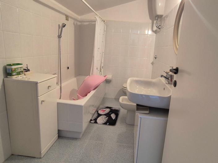 Image No.27-5 Bed House for sale