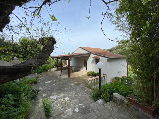 Image No.1-Villa de 3 chambres à vendre à Rodi Garganico